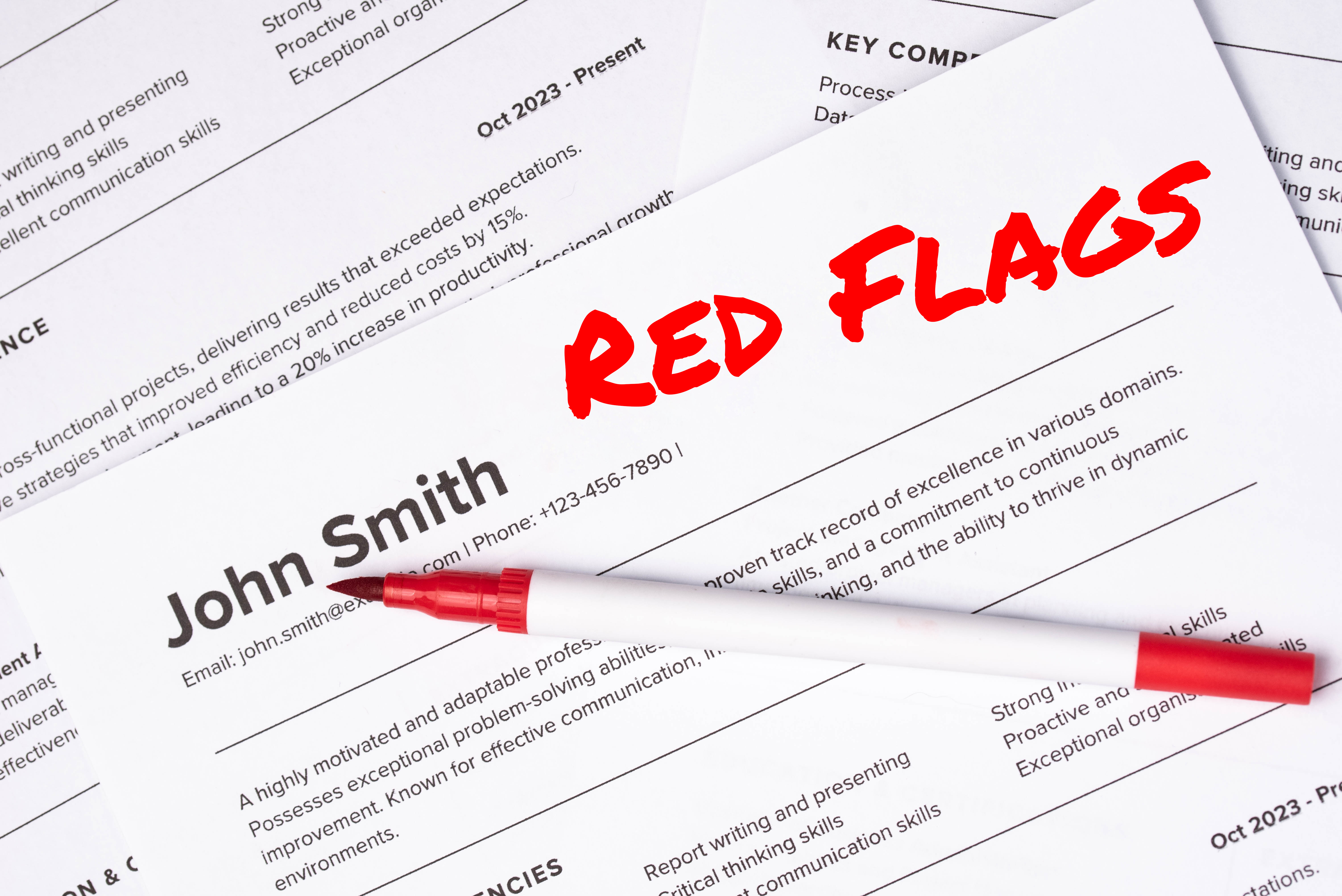 A graphic depicting red flags in resumes during the screening process.